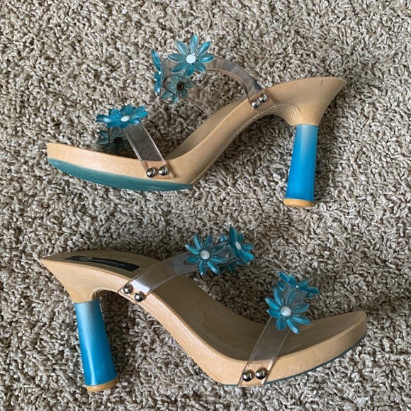 Vintage Y2K Daisy Clear Heels - Picture 3 of 5